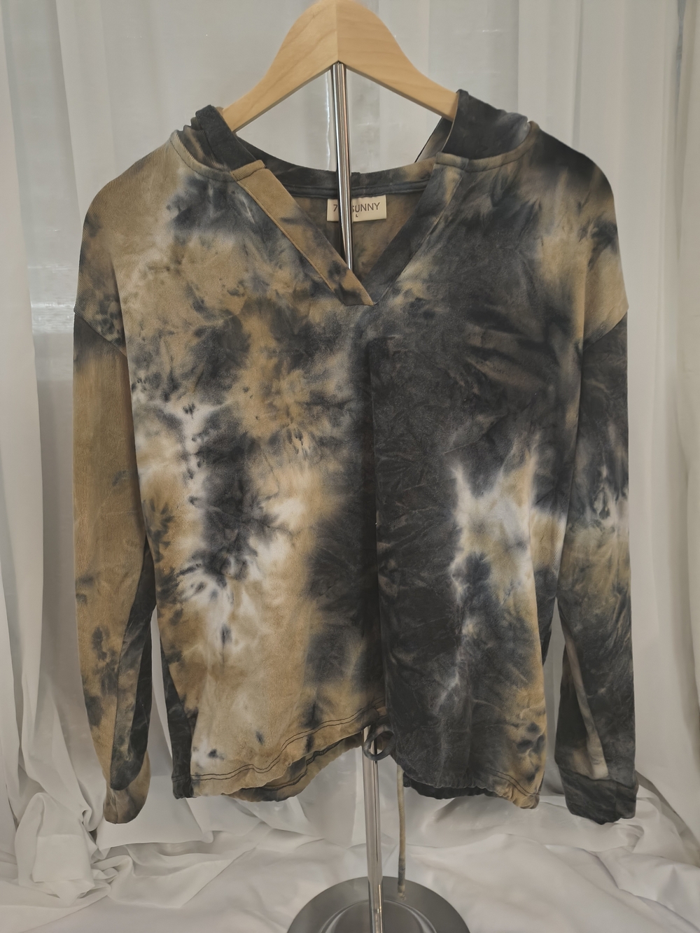 Women's Tie-Dye Hooded Pullover in Black and Brown